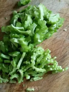 Make Sausage eggs for bitter melons step 0