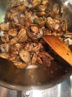 Make Spicy clams step 6