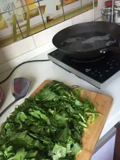 Make A spinach fan step 0
