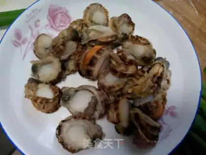 Make Scallops on the onion step 1