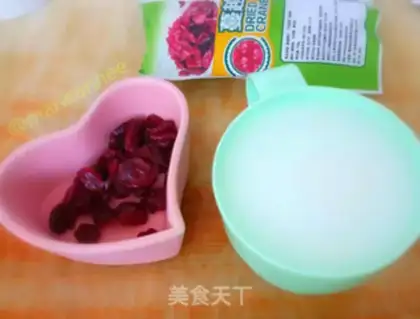 Make Cranberry milk ice step 0