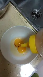 Make Almond honey cake step 4