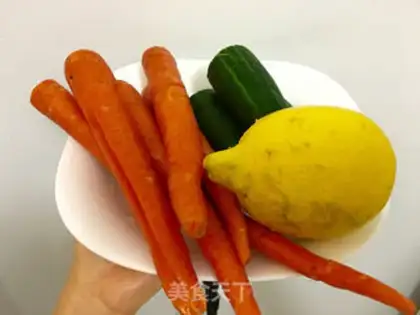 Make Lemon cucumber carrot honey juice step 0