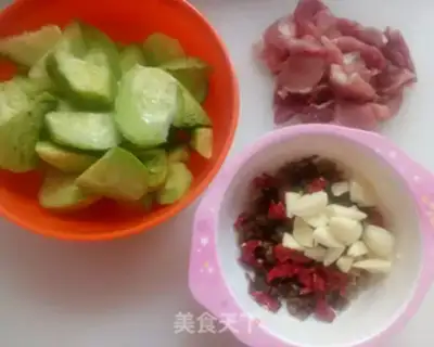 Make cucumber sauerkraut step 1
