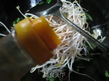 Make Beef sauce and vegetable noodles step 2