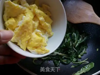 Make Pumpkin fried eggs step 6