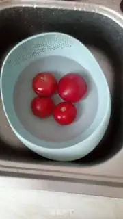 Make Tomato salad step 0