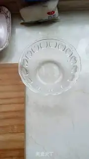 Make Tomato salad step 1