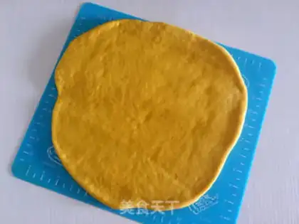 Make Little tiger pumpkin toast step 6