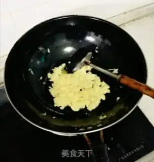 Make Red intestinal egg fried river powder step 1