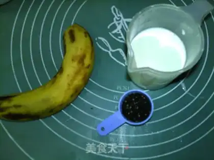 Make Black sesame banana milk step 0