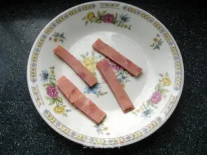 Make Butter and ham sushi step 4