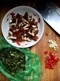 Make Sour sauce and tofu dry step 0
