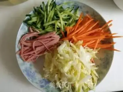 Make Korean chili with cold noodles step 3
