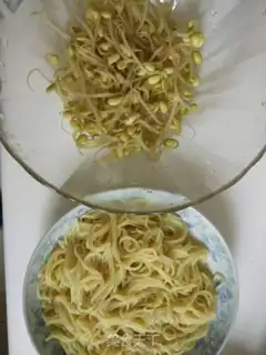 Make Korean chili with cold noodles step 5