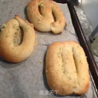 Make Garlic pretzels step 3