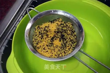 Make Little rice sesame paste step 1