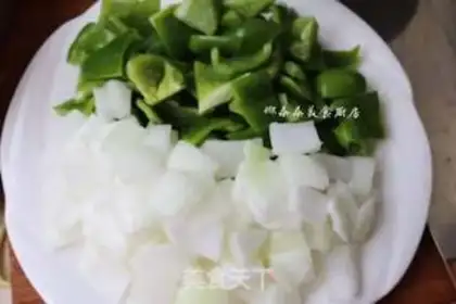 Make Pepper onion fried meat step 0