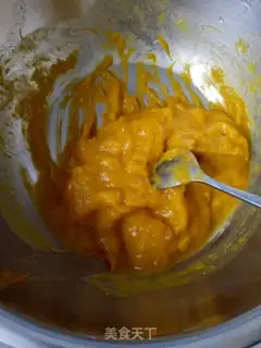 Make Onion ham pumpkin roll step 1