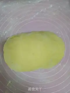 Make Onion ham pumpkin roll step 5