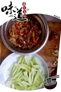 Make Celery tomato chili step 1