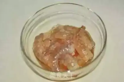 Make Shrimp spinach roll step 1