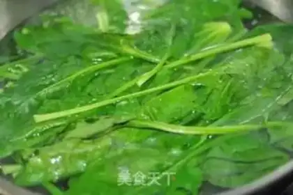 Make Shrimp spinach roll step 2