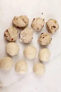 Make Japanese groceries and nut bread step 5