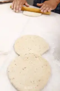 Make Japanese groceries and nut bread step 7