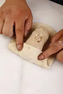 Make Japanese groceries and nut bread step 8