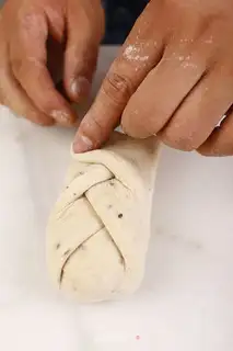 Make Japanese groceries and nut bread step 10