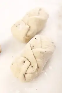 Make Japanese groceries and nut bread step 12