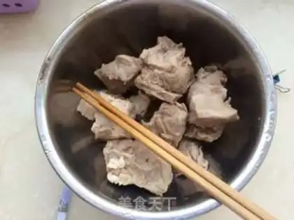 Make The tungsten is made of pig bones step 3
