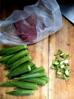Make Autumn tofu fried eggs step 1