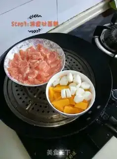Make Baby eats the pumpkin porridge with salmon step 1