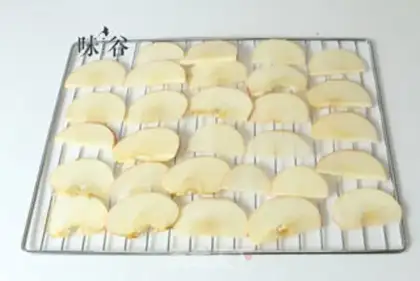 Make Baked apple chips step 2