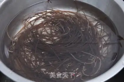 Make Spicy root powder step 0