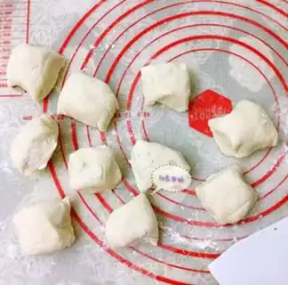 Make Old Beijing chicken roll step 1