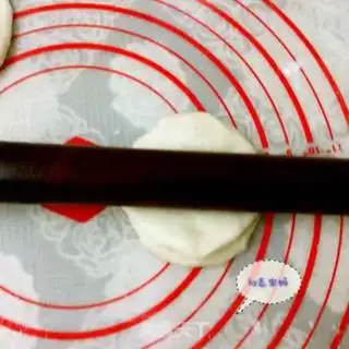 Make Old Beijing chicken roll step 3