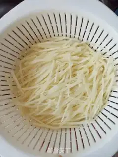Make Spicy potatoes step 1