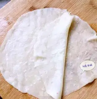 Make Old Beijing chicken roll step 6