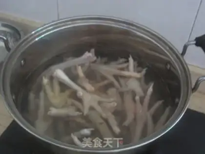 Make Herbal chicken claw soup step 2