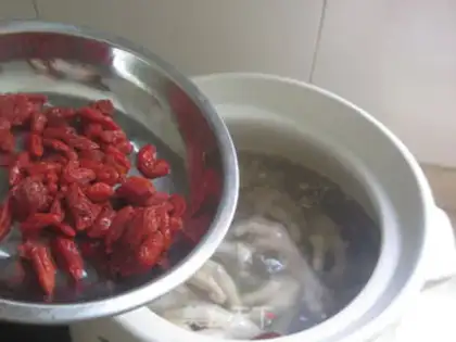 Make Herbal chicken claw soup step 6