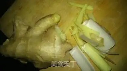 Make Double-eared cucumber step 1