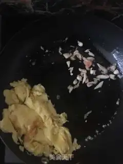 Make Tomato fried eggs step 4