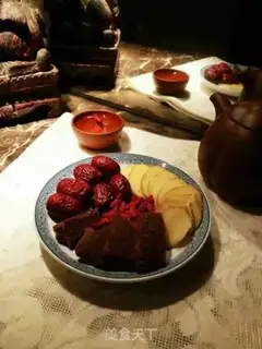 Make Sweet ginger date tea step 0