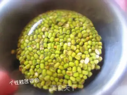 Make Ice-cold green bean sand step 1