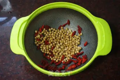 Make Red dates, soybeans step 1