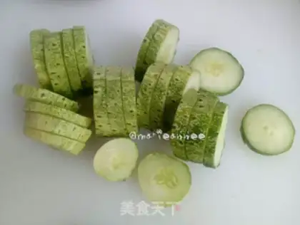 Make Baby eats cucumber mud step 1