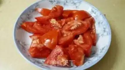 Make Tomato fried eggs step 1